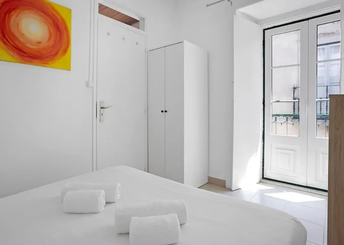 Group-friendly In The Heart Of Bairro Alto * ליסבון